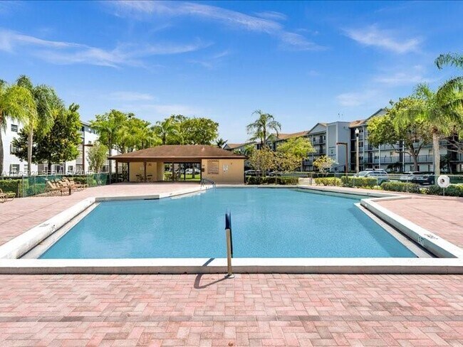 Building Photo - 12500 SW 5th Ct Unit 208M