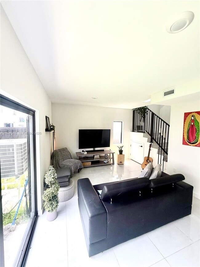 Photo - 1327 NW 2nd Ln