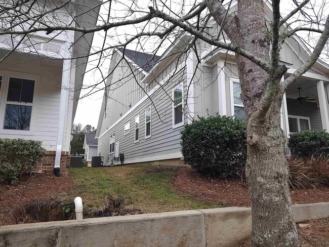 Photo - 3549 Esplanade Way