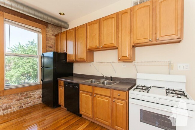 Photo - 2450 N Southport Ave Condo Unit 202