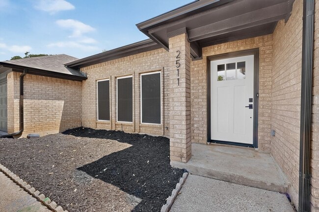 2511 Tanglewood Dr