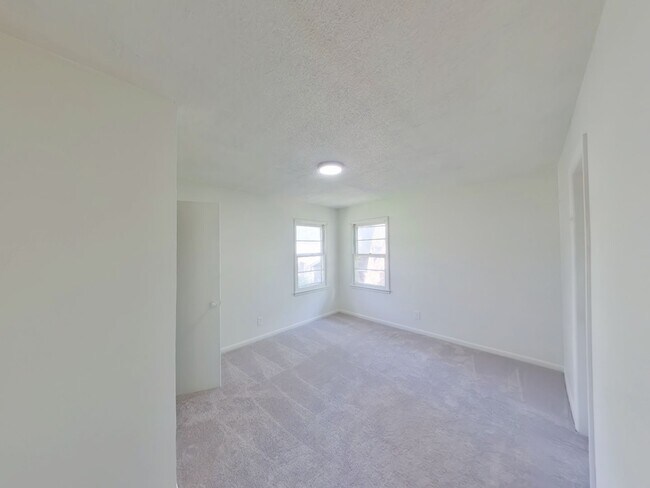 Photo - 2811 W 3rd St N