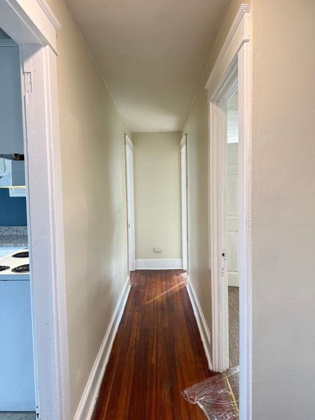 Photo - 839 E Walnut St Unit Apt. B- 2nd Floor