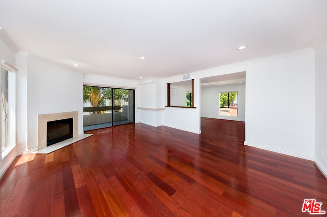 Photo - 144 N Hamilton Dr Unit 3