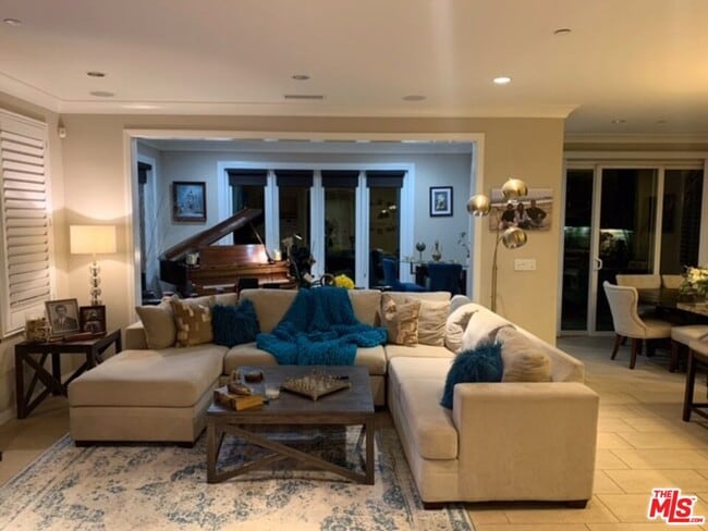 Photo - 51 Ivory Petal