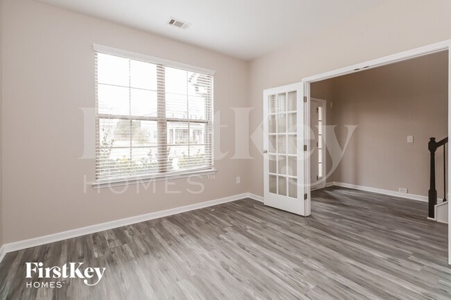 Photo - 175 Craines View