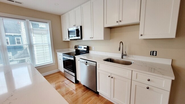 Photo - 62 Waverly St Unit 62
