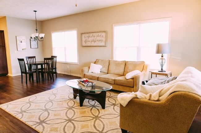 Building Photo - 3 bed 3 bath house house Central Springfield