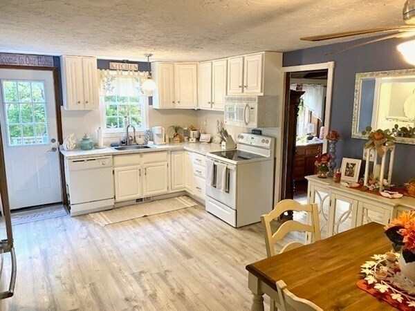 Photo - 73 Hiawatha Rd