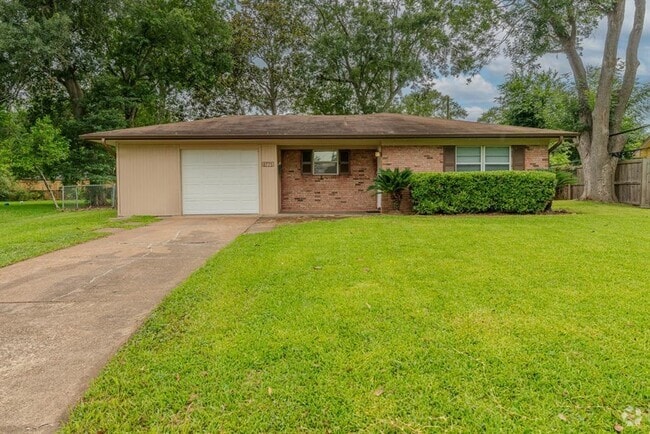 Building Photo - 8775 Greenridge Ln Rental