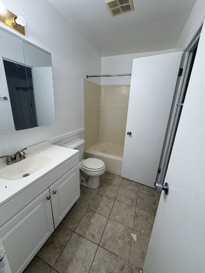 Photo - 1306 W Michigan Ave Unit 4