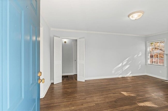 Photo - 449 10th St NW