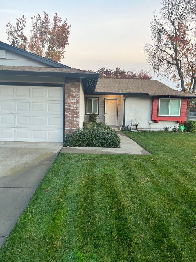 Coming Soon!! Charming 3-bedroom 2-bathroom in the vibrant city of Modesto. - Coming Soon!! Charming 3-bedroom 2-bathroom in the vibrant city of Modesto.
