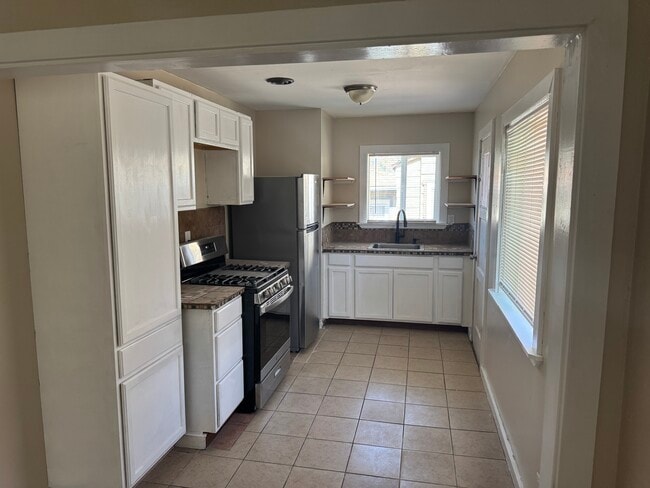 Kitchen - 197 6th St