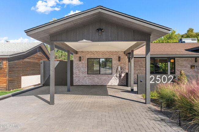 Photo - 2502 E Whitton Ave