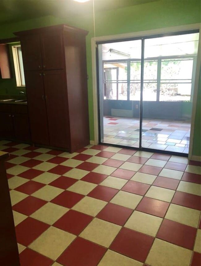 Photo - 9314 Valley Stream