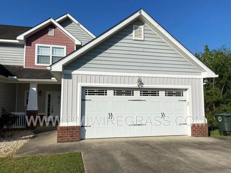 Photo - 229 Charleston Dr