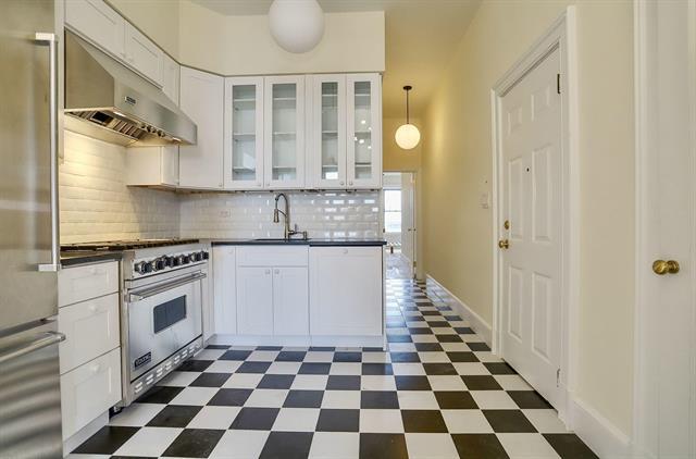 Modern kitchen - 929 Garden St Unit 5R