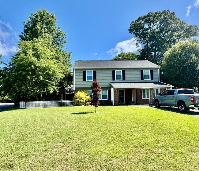 Building Photo - 4-Bedroom Home with Bonus Flex Room