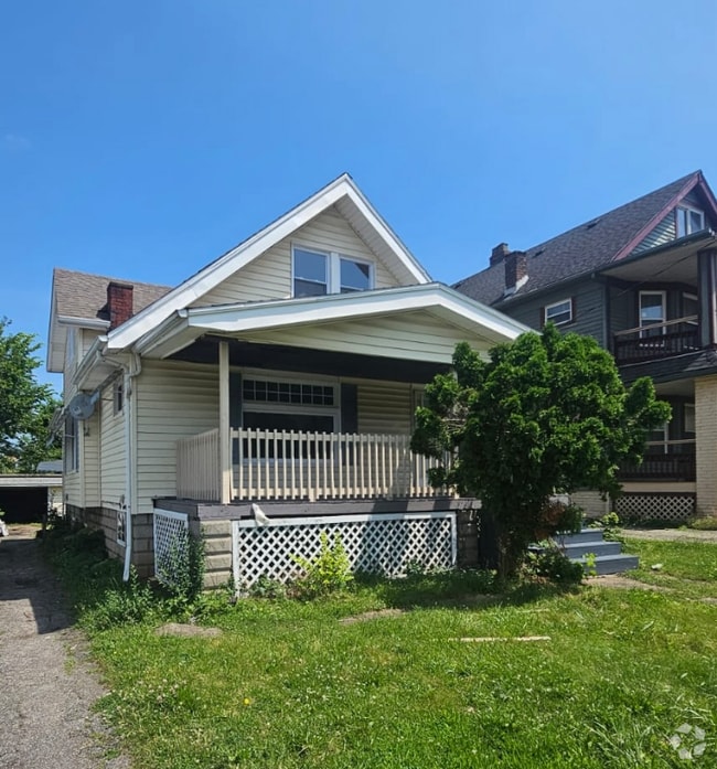 Building Photo - 8409 Rosewood Ave Rental