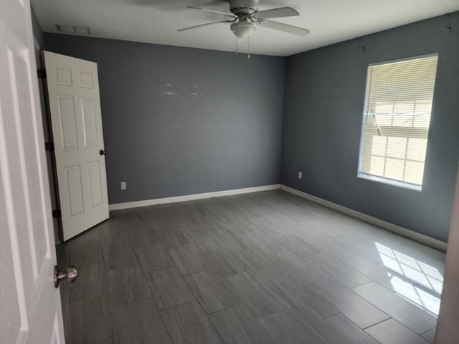 Photo - 202 Oak Ln Cir