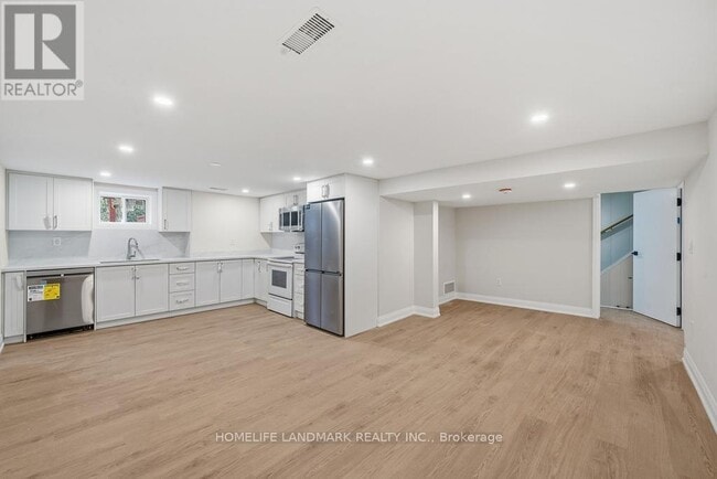 Photo - 135 Waterloo Ave