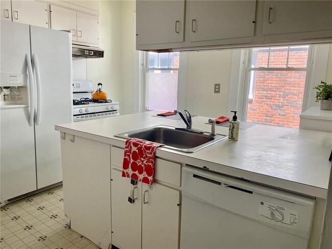 Photo - 389 Lloyd Ave