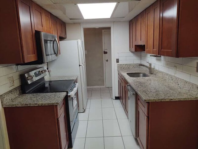 Kitchen - 11661 Stoneview Sq Unidad 22C