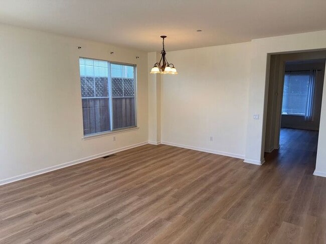 Photo - Great 3 bed 2.5 bath single family home in Windsor! Brand New Flooring and Paint!
