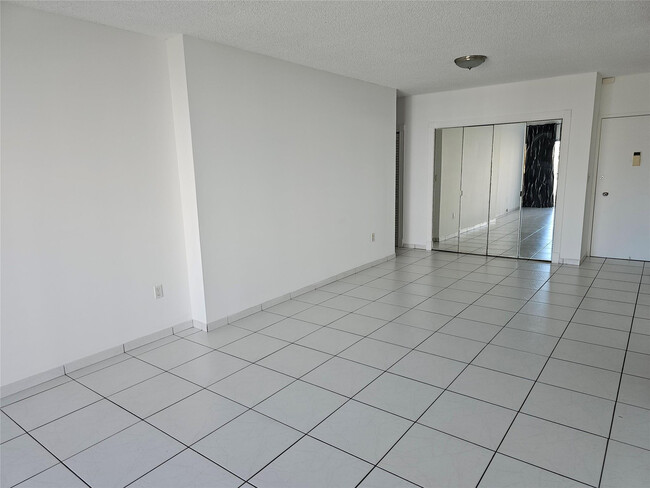 Photo - 500 Bayview Dr Unit 817