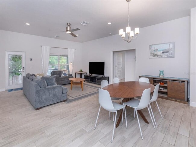Photo - 886 Euclid Rd