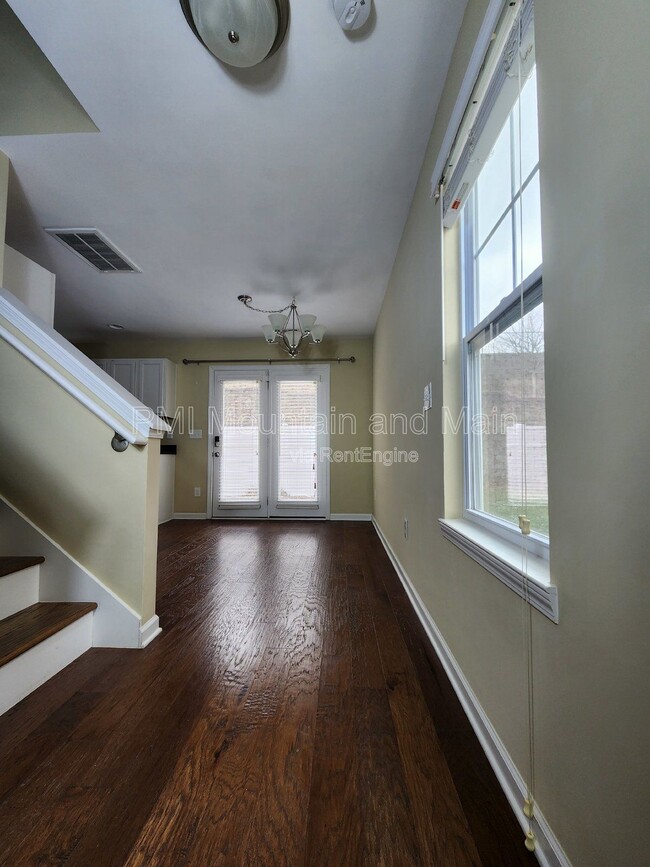 Photo - 19 Barnett Shoals Dr