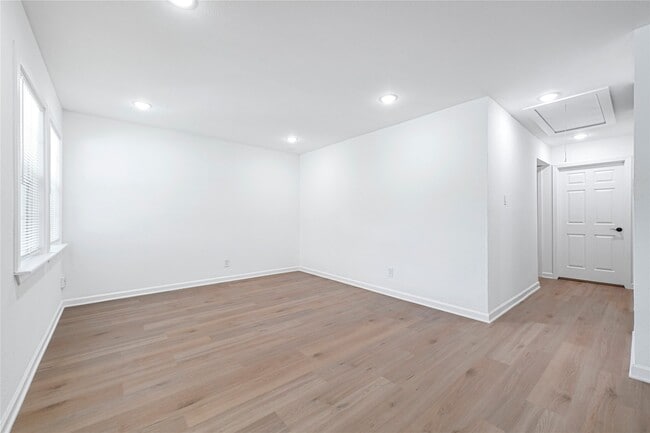 Photo - 5718 Eskridge St