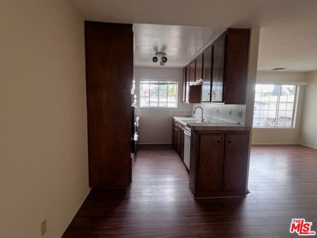 Photo - 18600 Burbank Blvd Unit 206
