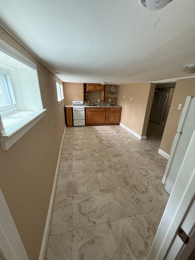 Building Photo - 9 Bellevue Ave Unit 1B Rental