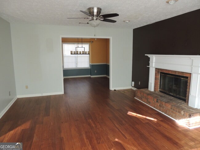 Photo - 492 Stonemill Manor Casa