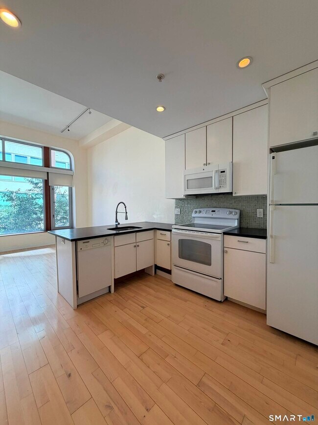 Photo - 804 Chapel St Unit 203