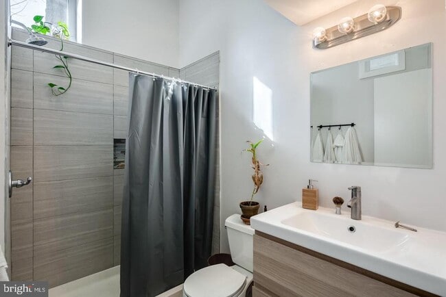 Photo - 1804-14 E Hazzard St Unidad 1B