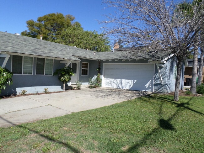 Building Photo - Classic & clean 3 bedroom 1.5 bath 1 story home