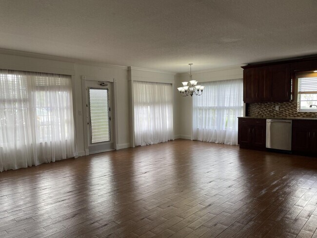 Photo - 101 Wellington L