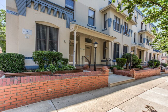 Photo - 221 S 41st St