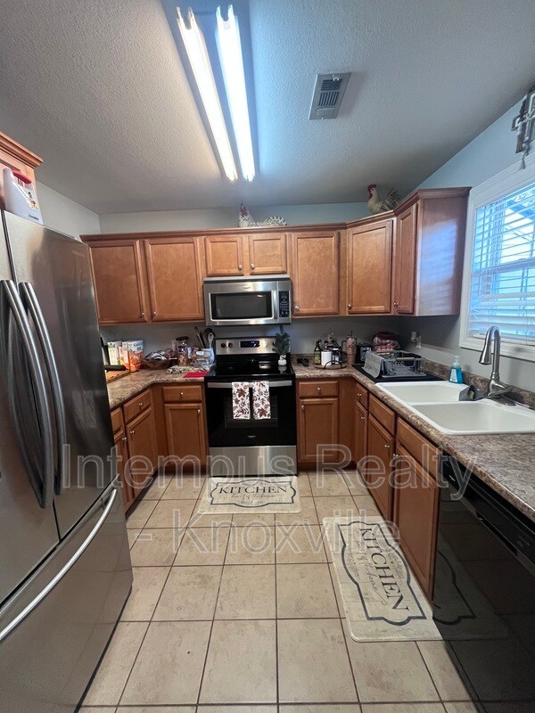 Photo - 1420 Hazelgreen Way