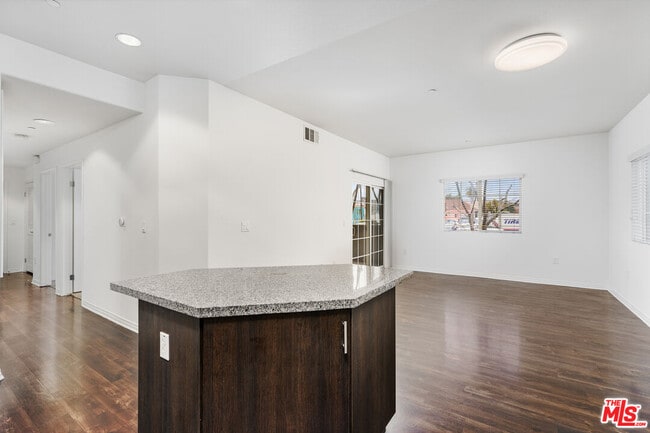 Photo - 1408 W Washington Blvd Unit 103