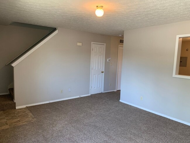 Photo - 3 bedroom, Spacious Townhouse: The Willows! Unit A2