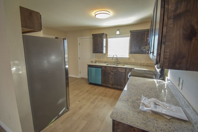 Photo - 2 bedroom 2.5 bath townhouse located close...