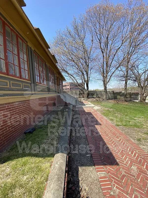 Photo - 2500 Grand Ave