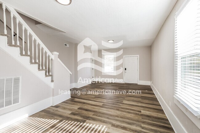 Photo - 1102 N Tacoma Ave