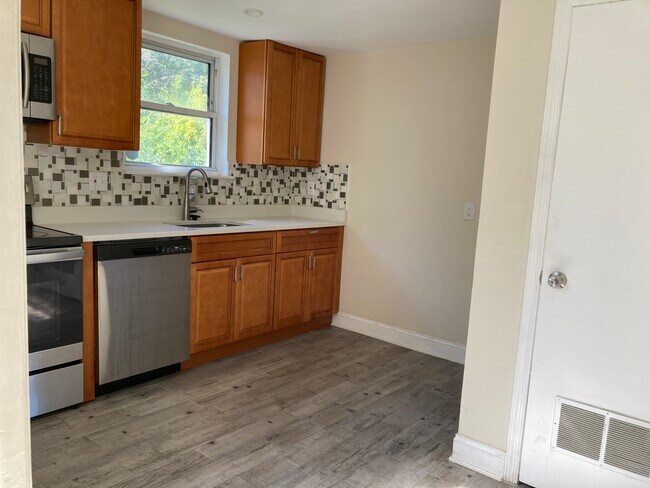 Photo - 616 Clover Ln