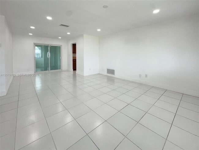 Photo - 310 Leisure Blvd