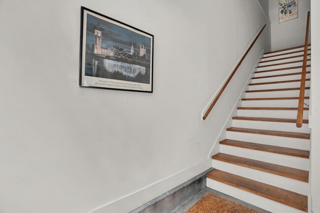 Photo - 271 S Front St